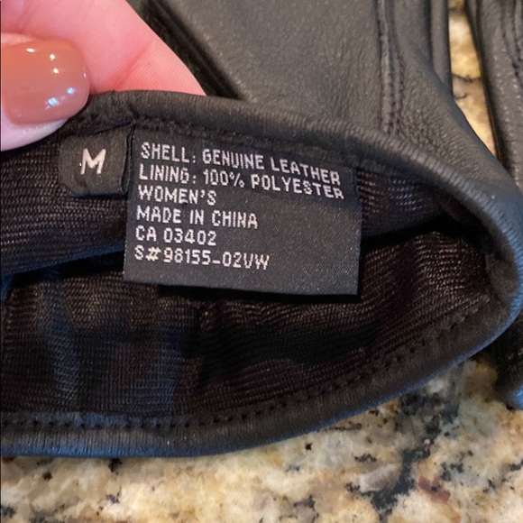 Harley Davidson lady's gloves fit more like a small than a medium. - Picture 3 of 5